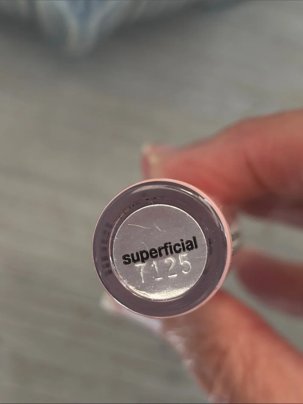 TIGI Luxe Lipgloss, Superficial Color